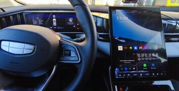 Установка голосового, навигации и приложений на Geely Atlas New в Кемерово